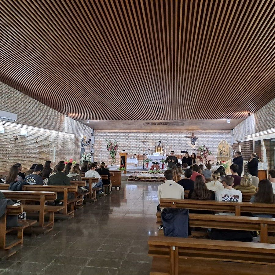 Interior de la Iglesia María Madre, Alicante
